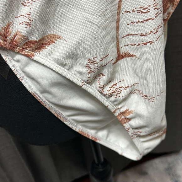 Breaking Waves Palm Print One-Piece Swimsuit – Size M – New with tag. - Picture 8 of 15